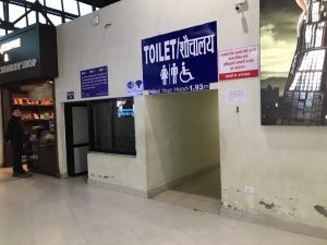 空港　トイレ